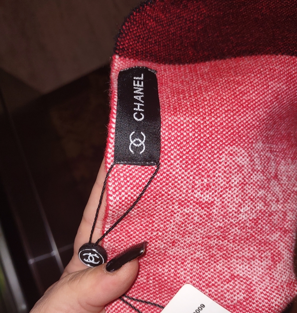 CHANEL Red and Black Checkered Scarf - Picture 3 of 10